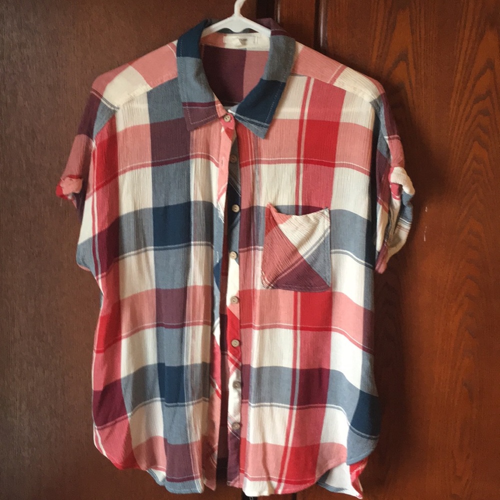 Button down short sleeve shirt